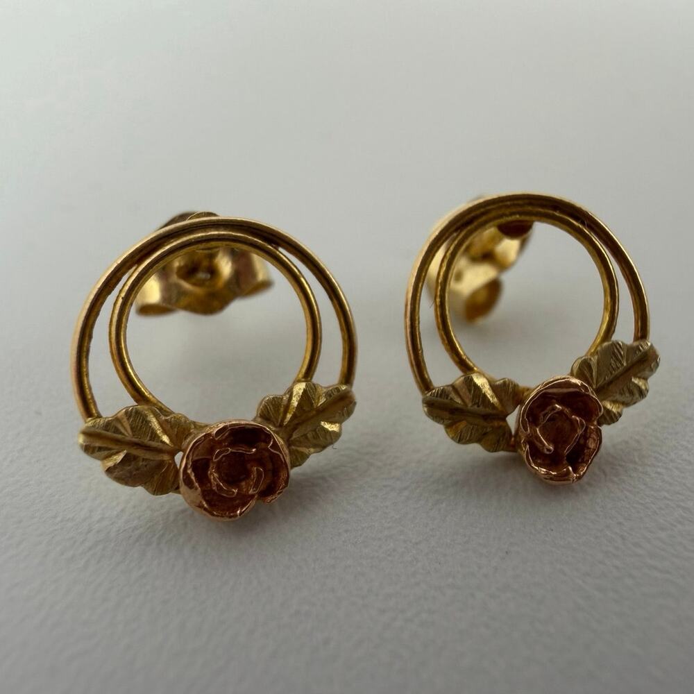 Vintage 14K Yellow Rose Gold Black Hills Gold Rose Flower Stud Earrings 0.73g